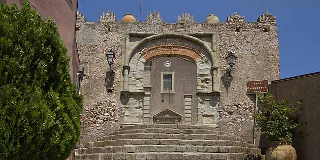 Durazzesco Arch in Forza D'Agrò