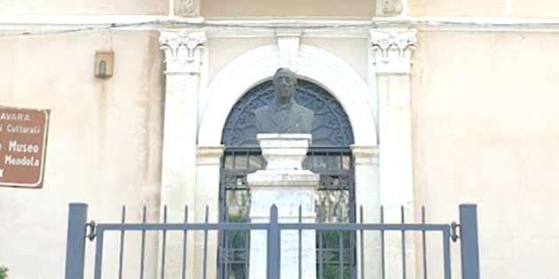 Mendola Library and Museum in Favara