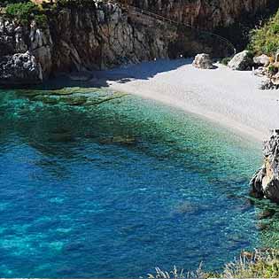 Cala Tonnarella dell'Uzzo in Riserva dello Zingaro