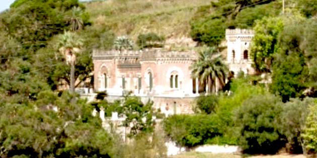 Castel Vinci of Castanea delle Furie
