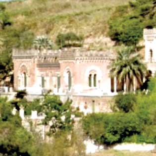 Castel Vinci of Castanea delle Furie
