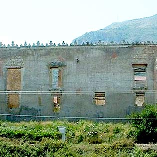 Larcan-Gravina Castle in Acquedolci
