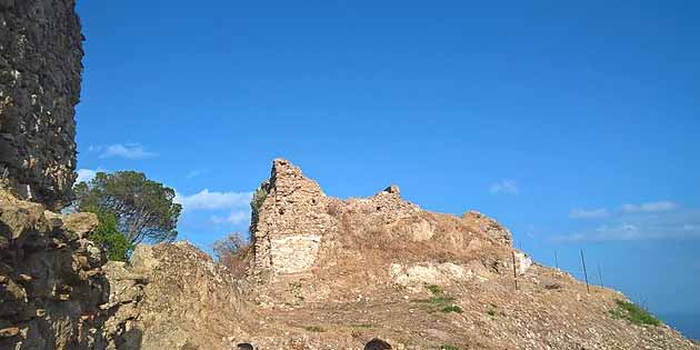 Pentefur Castle in Savoca