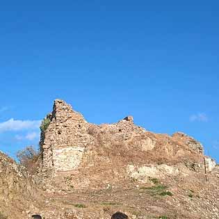 Pentefur Castle in Savoca