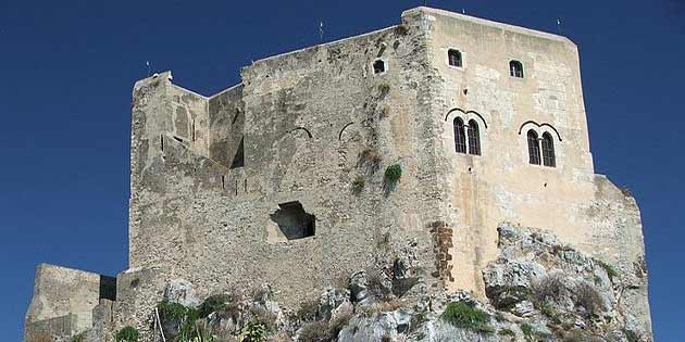Rufo Ruffo Castle in Scaletta Superiore