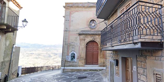 The church of San Carlo Borromeo in Castel di Lucio
