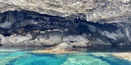 Pastizza Cave in Ustica