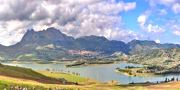 Lake of Piana degli Albanesi
