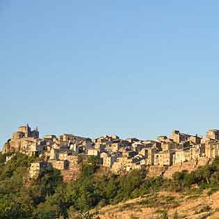 Monumento a Frate Umile Pintorno a Petralia Soprana