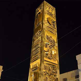 Obelisco Pomodoro a Lampedusa