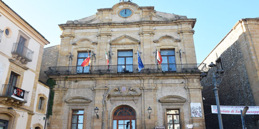 Palazzo di città a Piazza Garibaldi