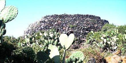 Parco Archeologico dei Sesi a Pantelleria 