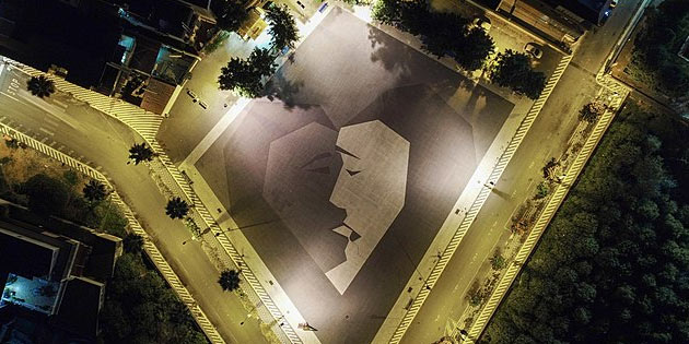 Sublime kiss square in Fiumefreddo di Sicilia