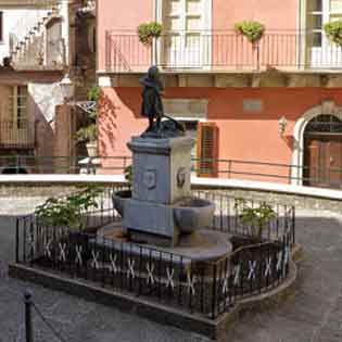 Piazza Buemi a Novara di Sicilia