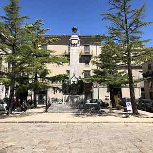 Piazza del Popolo in Petralia Soprana
