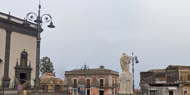 Don Diego square in Pedara