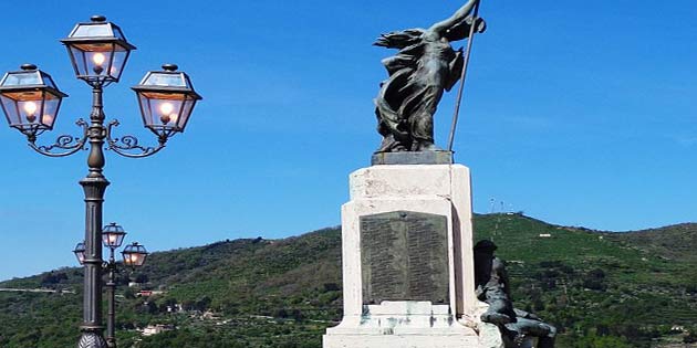 Piazza San Sebastiano in Novara di Sicilia