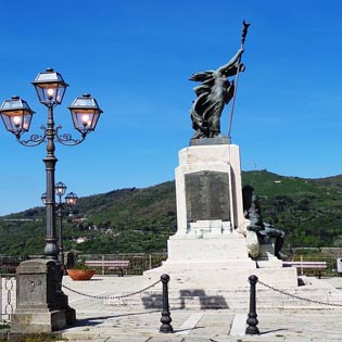 Piazza San Sebastiano a Novara di Sicilia