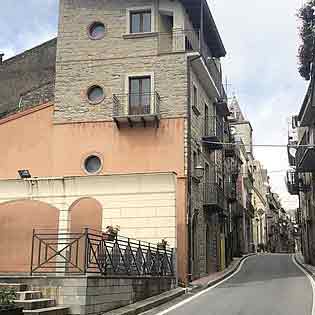 Piazza Umberto I a Floresta