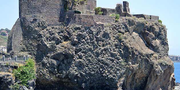 Volcanic Pillows in Aci Castello