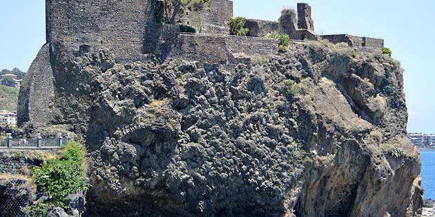 Pillows Vulcanici ad Aci Castello