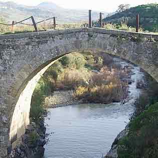 Ponte di Serravalle e le Forre Laviche