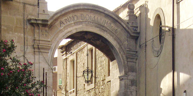 Adinolfo Gate in Mineo