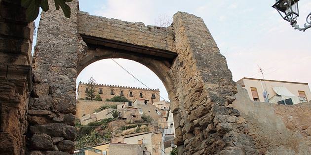 Garibaldi Gate in Leonforte
