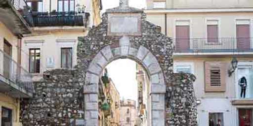Porta Messina in Taormina