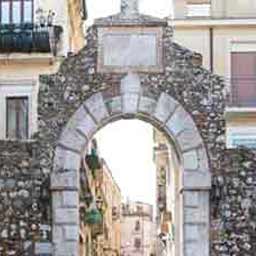 Porta Messina in Taormina