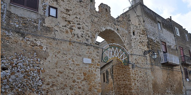 Golden Gate in Naro