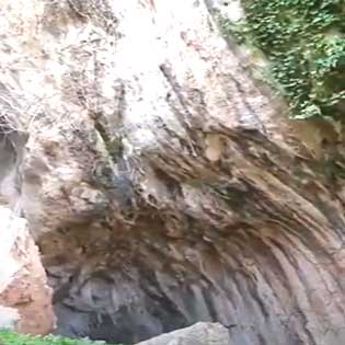 Riparo della Sperlinga a Novara di Sicilia