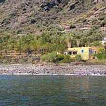 Spiaggia della Bazzina ad Alicudi