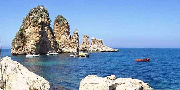 Spiaggia dei Faraglioni di Scopello