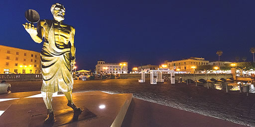 Statue of Archimedes in Syracuse