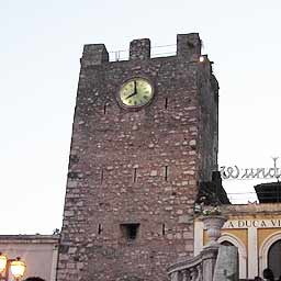 Torre dell'orologio a Taormina