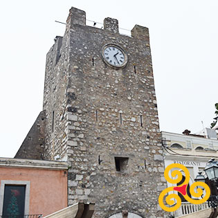 Torre dell'orologio a Taormina