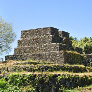 Belvedere Tower in San Pietro Clarenza
