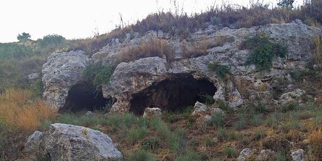 Villaggio Rupestre della Cavetta a Pantalica